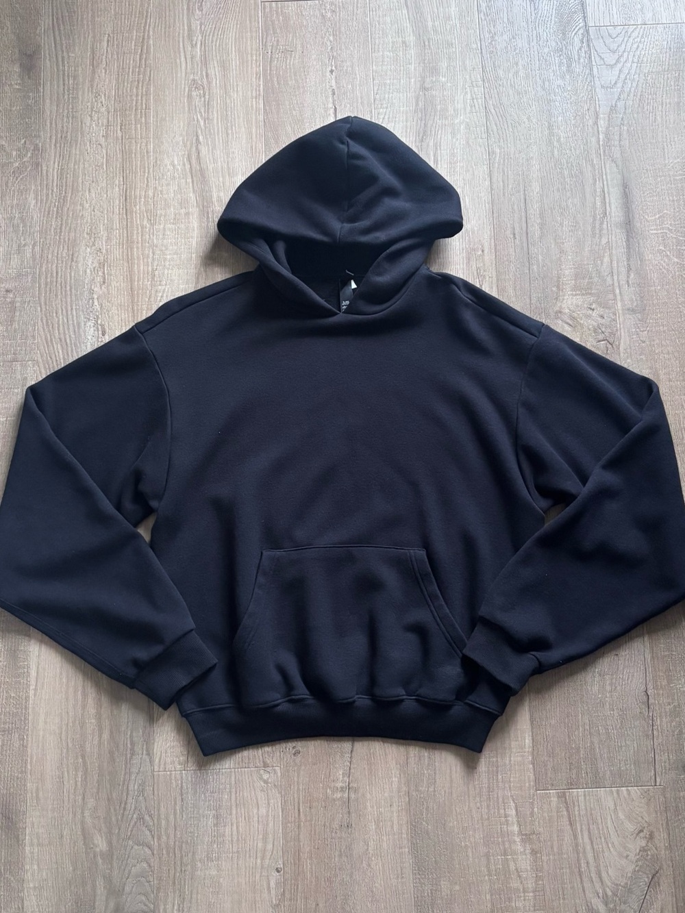 SKIMS Cotton Fleece Classic Hoodie in Onyx